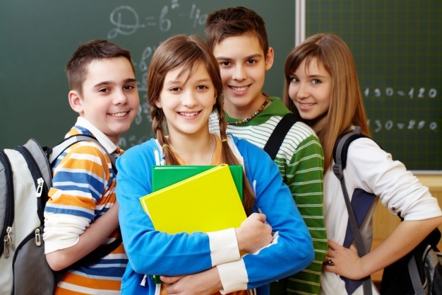 smiling-students-with-backpacks_1098-1220